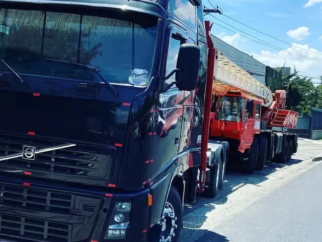Transporte e remoção para *caminhões, máquinas e cargas especiais*